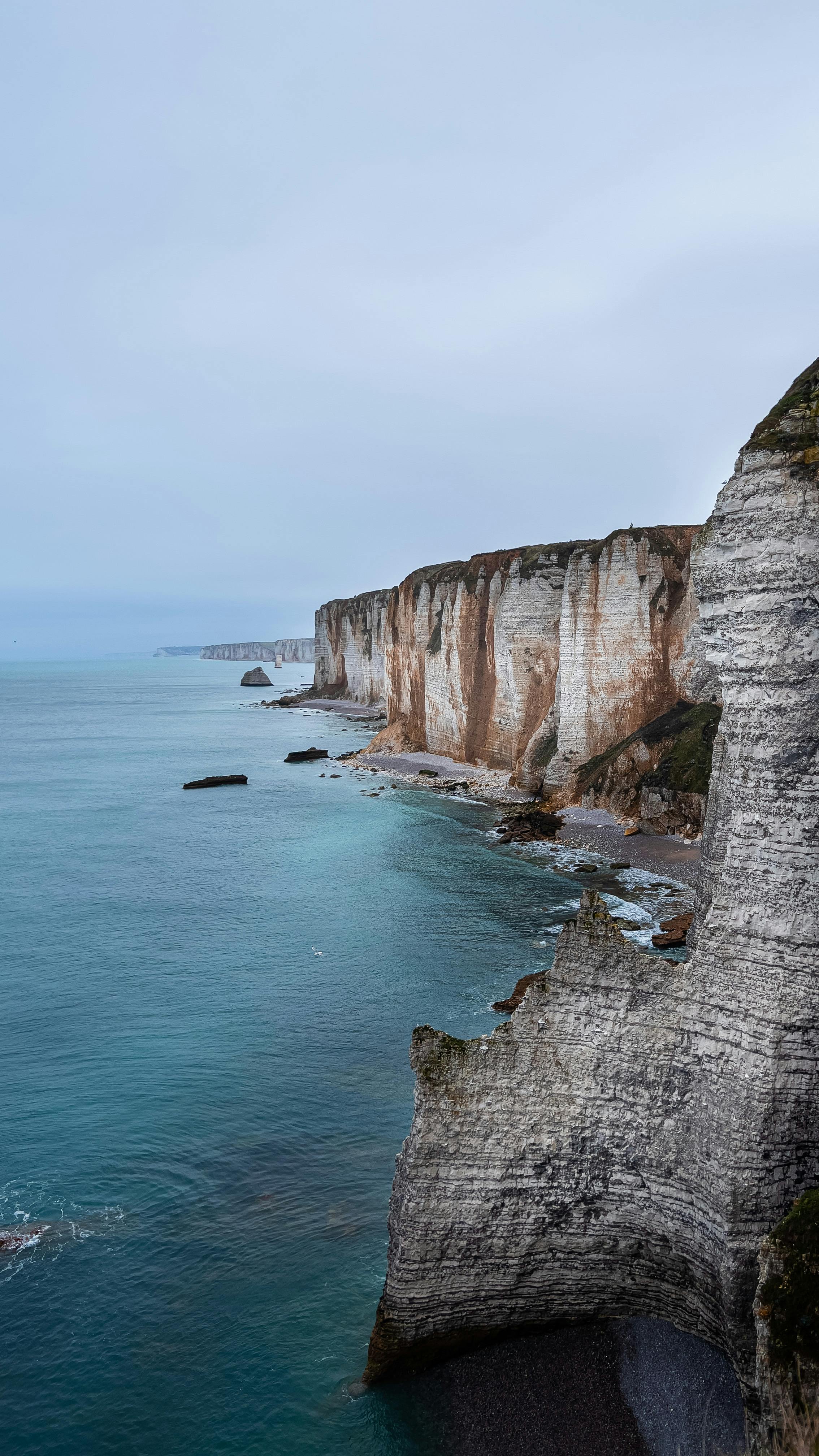 Photo by Amina: https://www.pexels.com/photo/photo-of-the-white-cliffs-in-etretat-normandy-france-16022234/