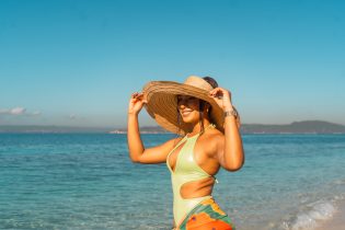 013_JTB_Spring_2025_Kingston_Lime_Cay_Woman_Beach_Hat