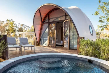 91 Athens Riviera, The Resort