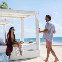 Hyatt-Zilara-Cancun-Beach-Cabana-Couple-4 (1)
